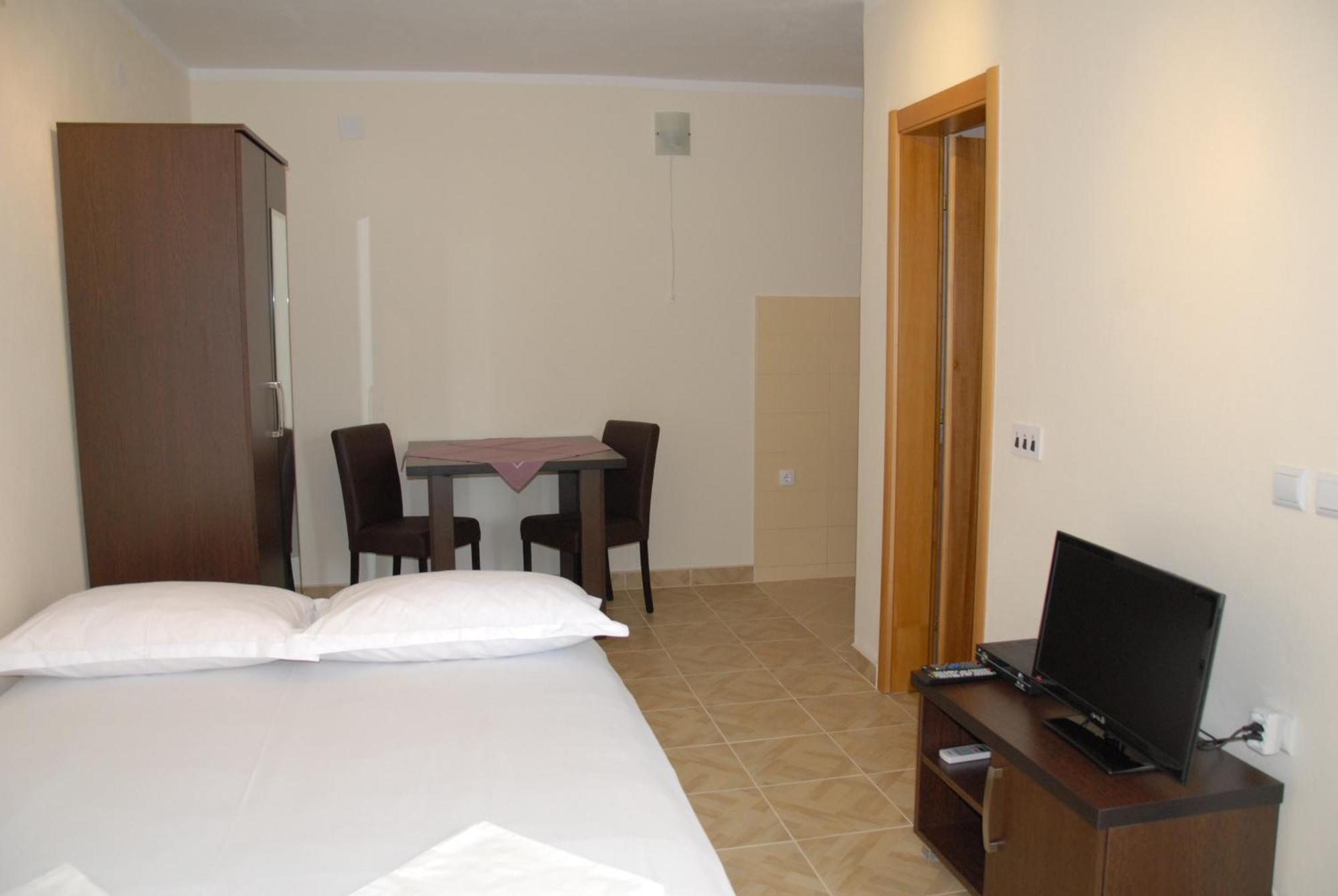 Guest House Evropa 2 Ulcinj Exterior photo